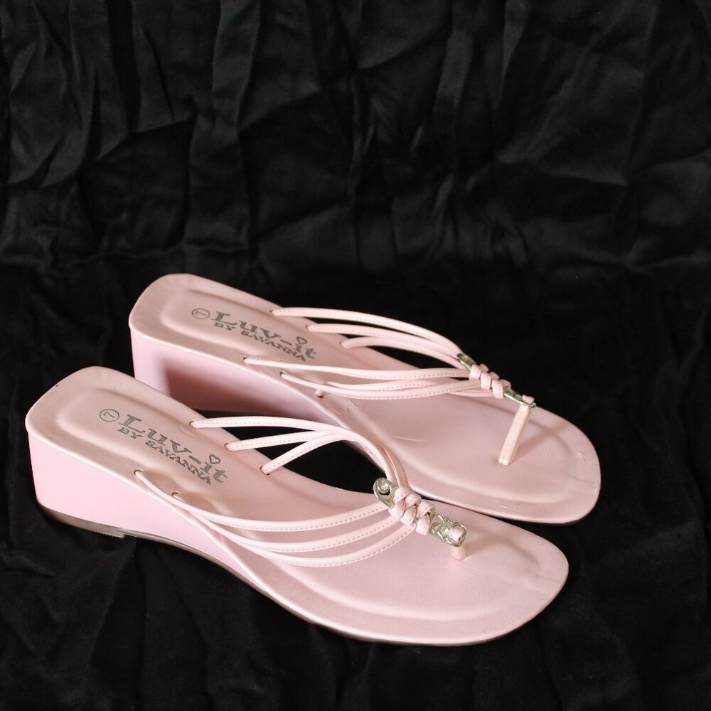 love it size 7 light pink